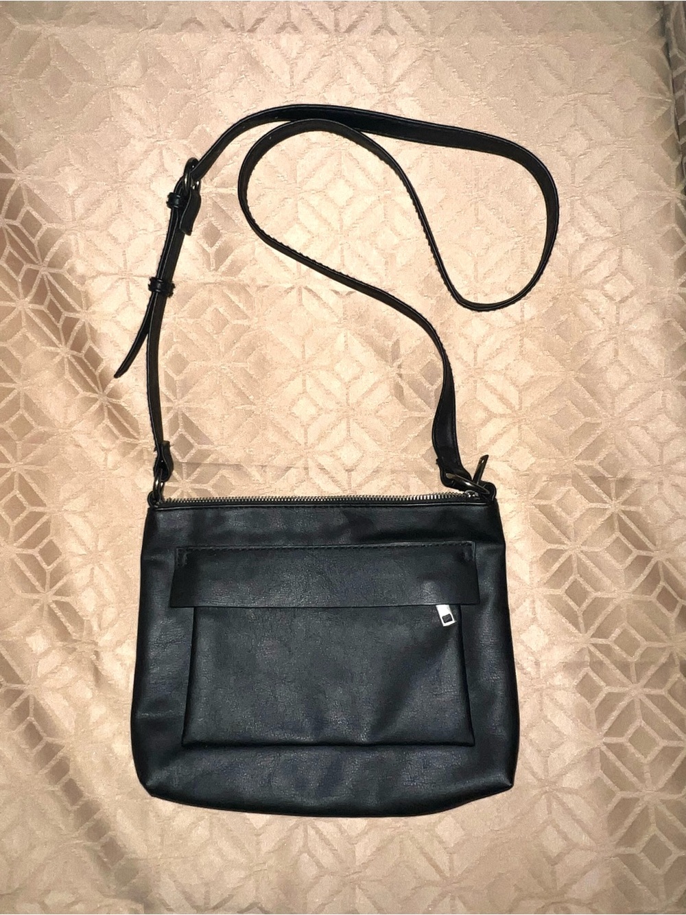 Universal Thread Black Crossbody Bag with Front Pocket